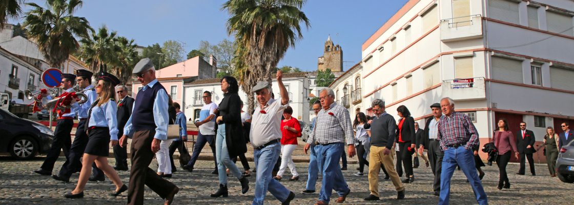 25deAbrilemMontemoroNovoHasteardasBandeiras_F_2_1598007213.