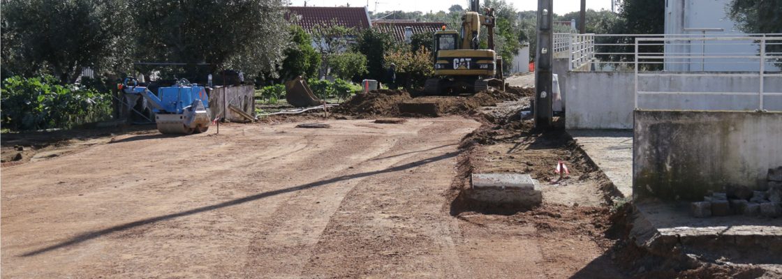 ObrasdepavimentaoeinfraestruturasemruasdeForosdeValedeFigueira_C_0_1598004193.