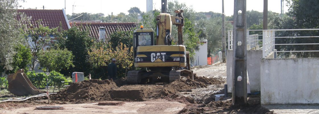 ObrasdepavimentaoeinfraestruturasemruasdeForosdeValedeFigueira_F_1_1598004194.