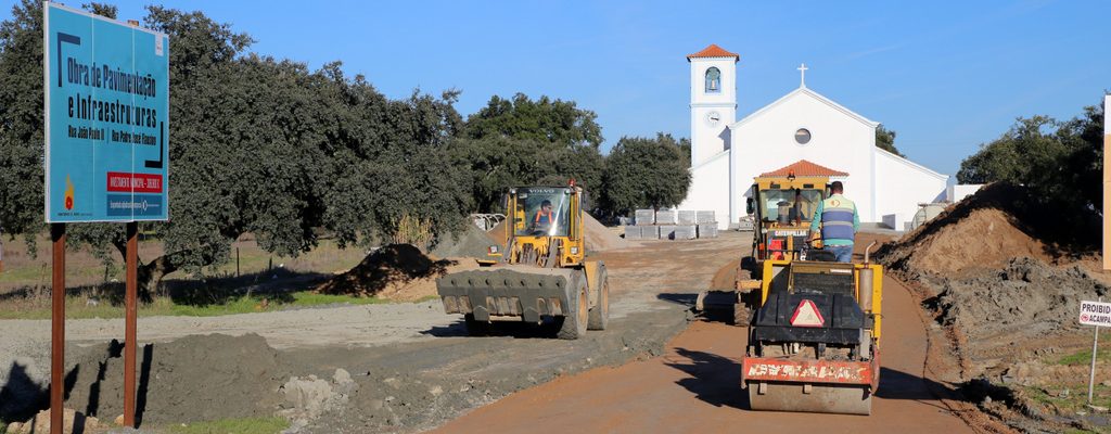 ObrasdepavimentaoeinfraestruturasprosseguememruasdeForosdeValedeFigueira_F_0_1598003869.