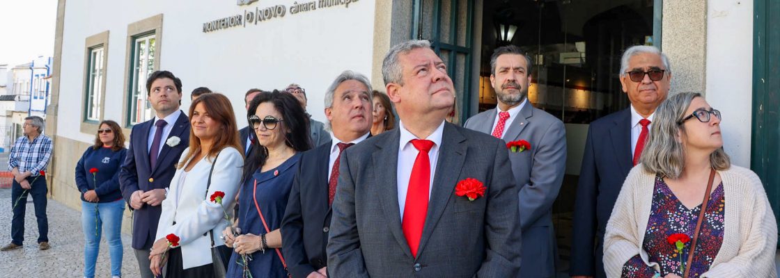 Hastear das Bandeiras nas Comemorações do 25 de Abril