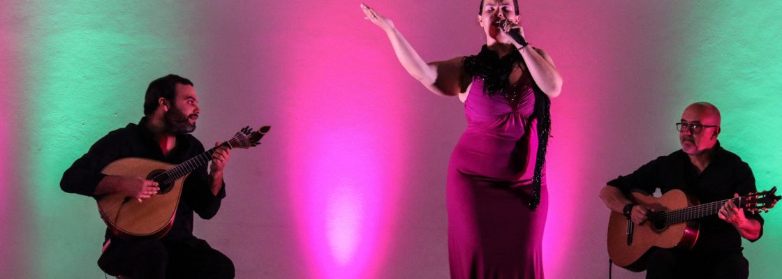 Joana Cota encantou com o seu Fado nas Silveiras