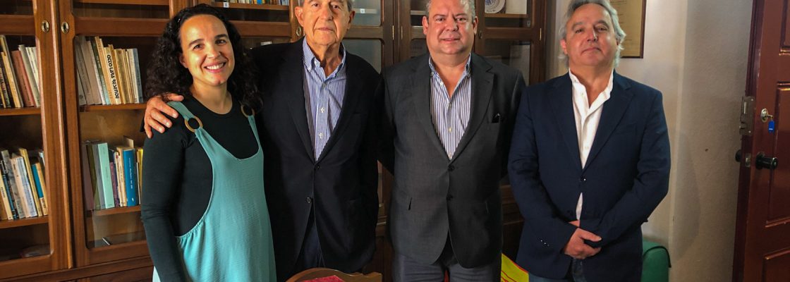 Almeida Faria revisita Biblioteca Municipal