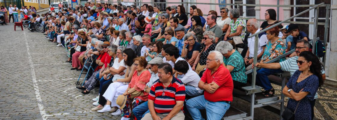 Tradição das Marchas Populares levou a folia à Praça da República