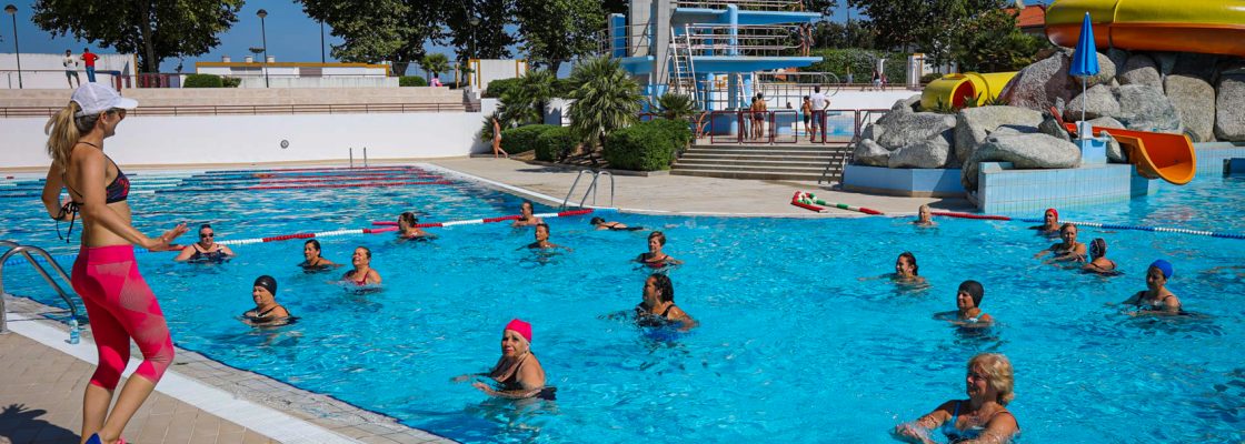 Hidroginástica nas Piscinas Recreativas Municipais aberta a toda a população