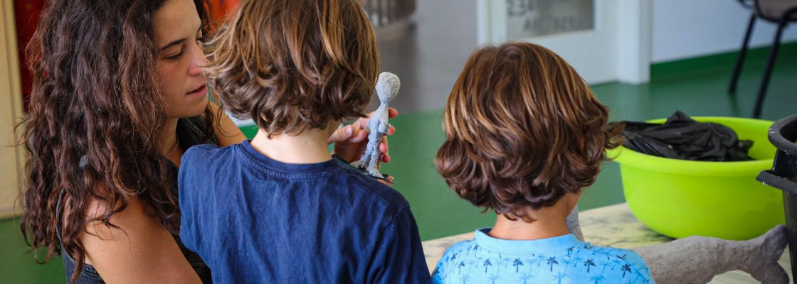Na Oficina da Criança, dá-se forma às emoções