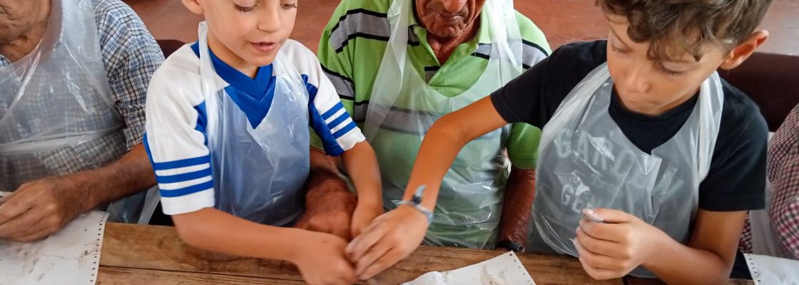 Tour ‘Barro Entre 4 Mãos’ da Oficina da Criança chega a Cortiçadas de Lavre