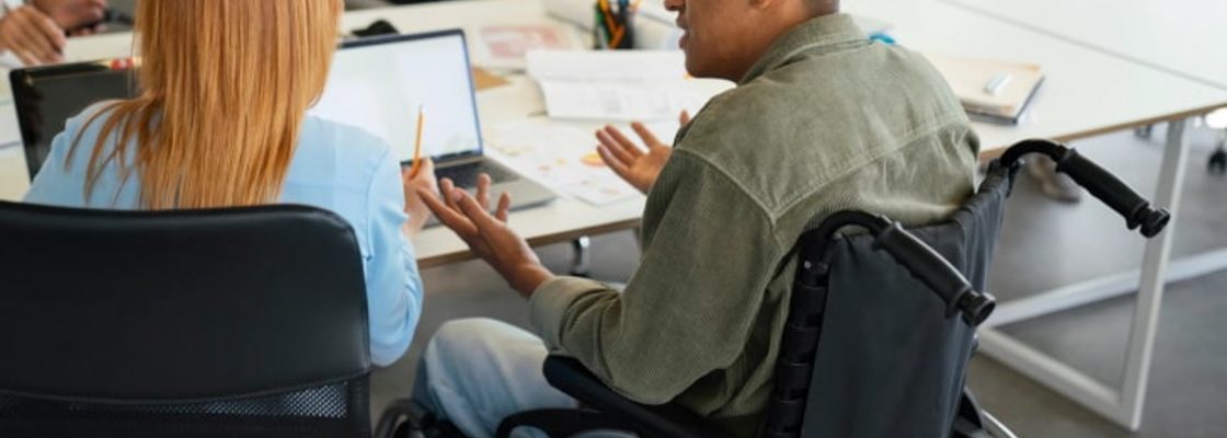 Ação de formação com o tema: “Atendimento Inclusivo” na Casa das Associações em Montemo...