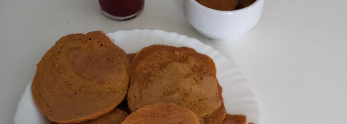 Nutriclube com panquecas de mogango, doce de dióspiro sem açúcar e smothie de frutos vermelhos