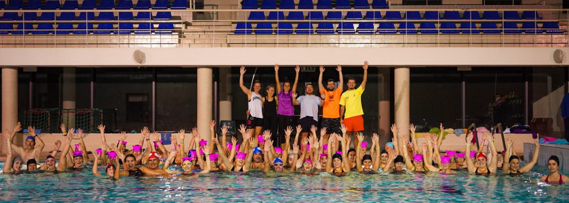 Hidroginástica deu brilho à noite na Piscina Coberta Municipal