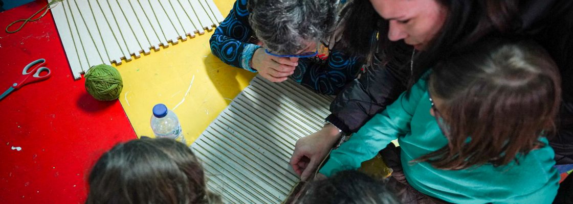 Atelier de Tecelagem promove inclusão no âmbito do Dia Internacional da Deficiência