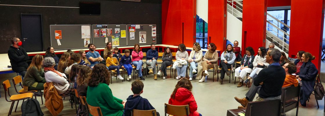 “Cantigas de Prevenção e Alguns Dizeres” na Escola Secundária