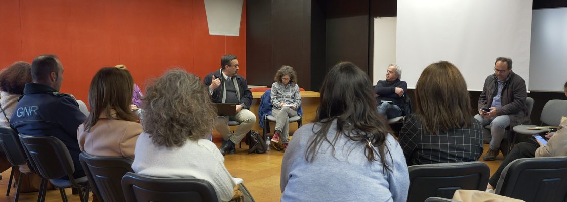 Conselho Municipal de Educação em reunião extraordinária na Escola Secundária