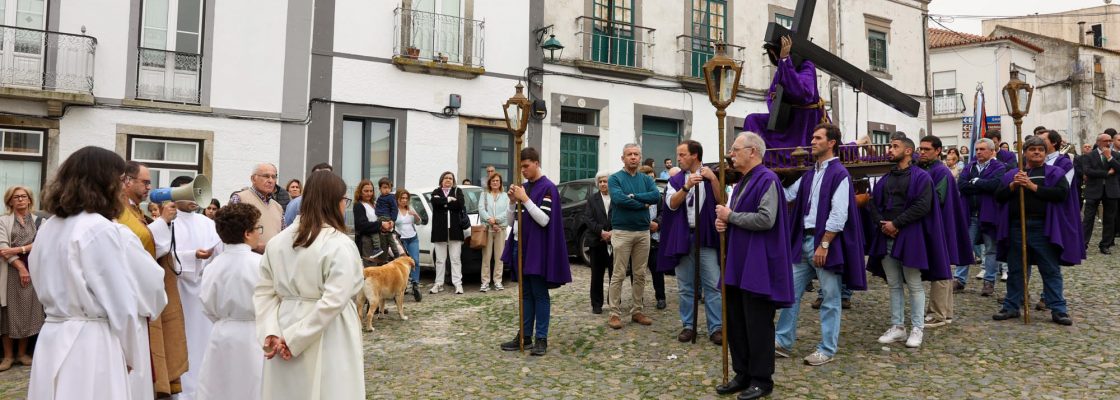 Procissão do Senhor Jesus dos Passos mantém tradição no Domingo de Ramos