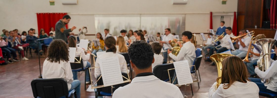Orquestra Juvenil da Casa do Povo de Lavre enche sala em Foros de Vale de Figueira