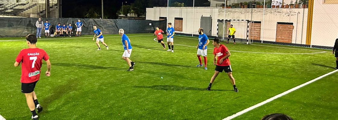 Já arrancou o Torneio ‘Quim da Bola’ no novo campo de futsal do Estádio 1.º de Maio