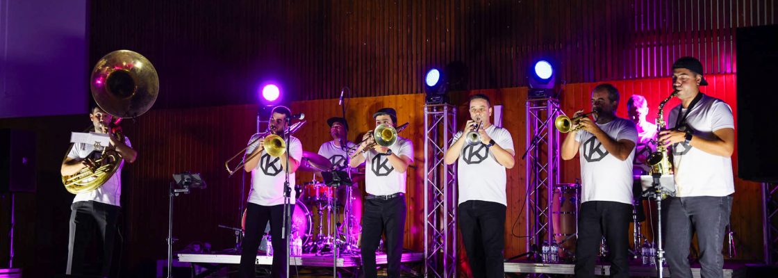 Ciclo da Primavera ’24 encerrou com Kalimotxo Orkestar em São Geraldo