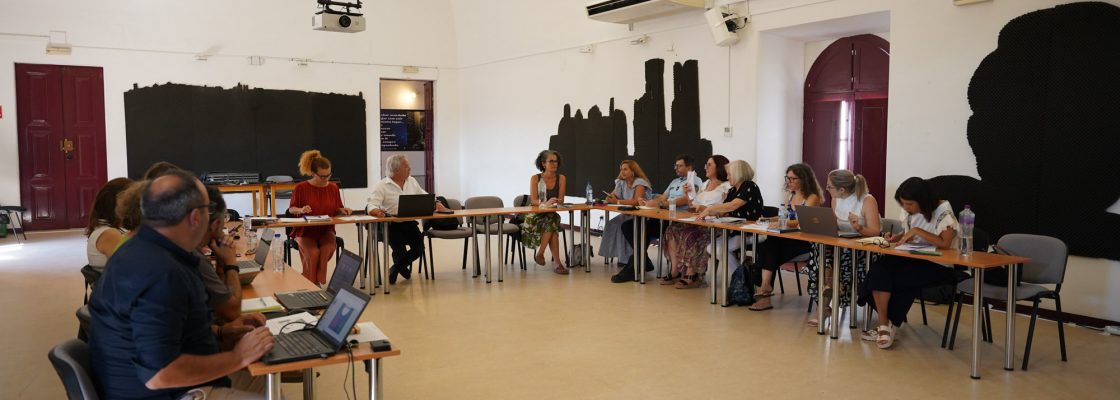 Reunião do Conselho Municipal de Educação na Biblioteca Municipal Almeida Faria