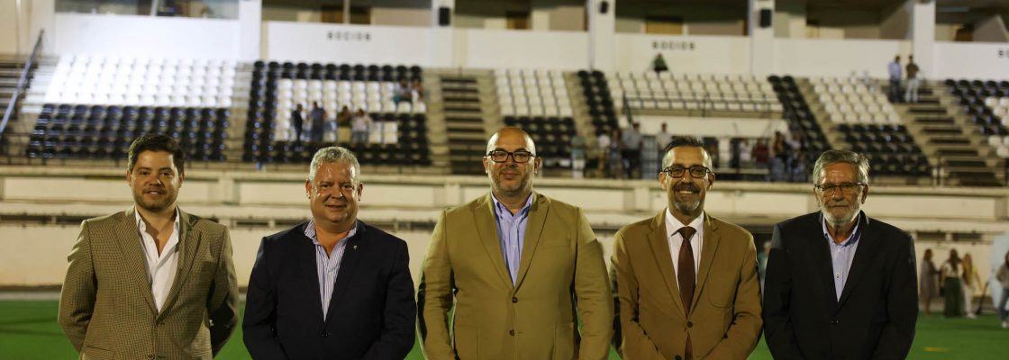 Relvados do Estádio 1.º de Maio inaugurados com “apoio unânime de todos”