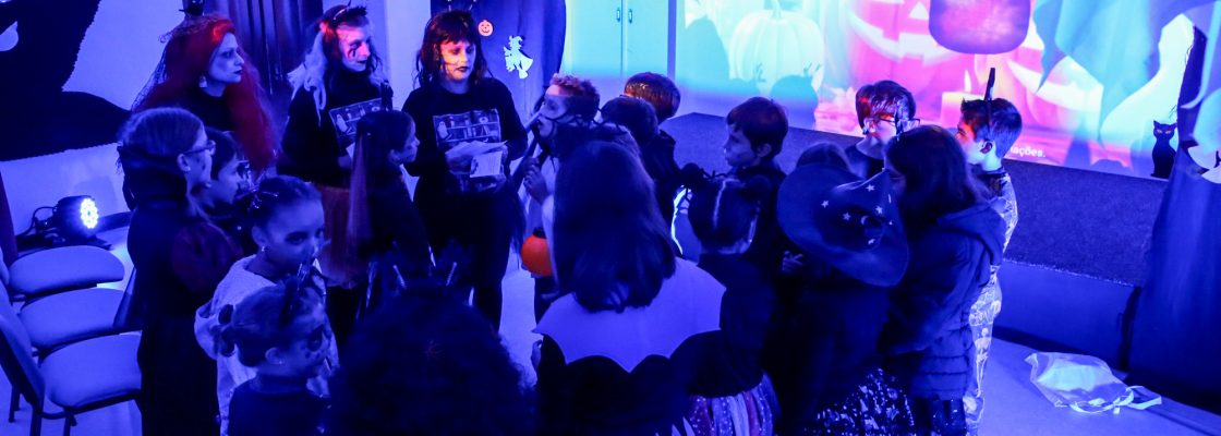 Biblioteca Municipal abriu portas aos mais novos em noite de Halloween