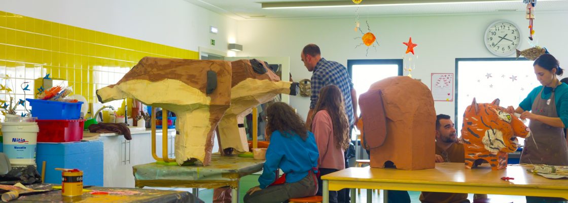 Cabeçudos construídos: a Oficina da Criança está pronta para o Carnaval