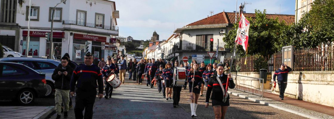 Dia do Município teve início com tradicional Hastear das Bandeiras