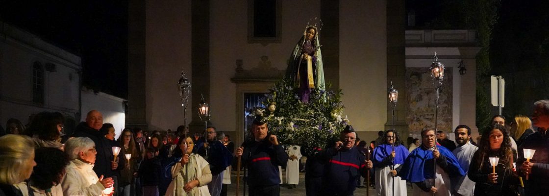Procissão do Enterro do Senhor voltou a unir Igreja do Calvário e Igreja Matriz