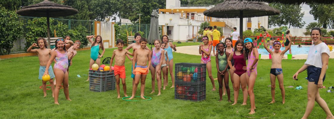 Alunos divertem-se nas Piscinas Recreativas de Montemor-o-Novo