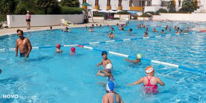 Escola de Natação em curso nas Piscinas Recreativas Municipais