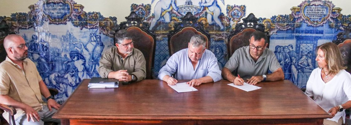 Assinatura do Auto de Consignação do Jardim dos Cavalinhos