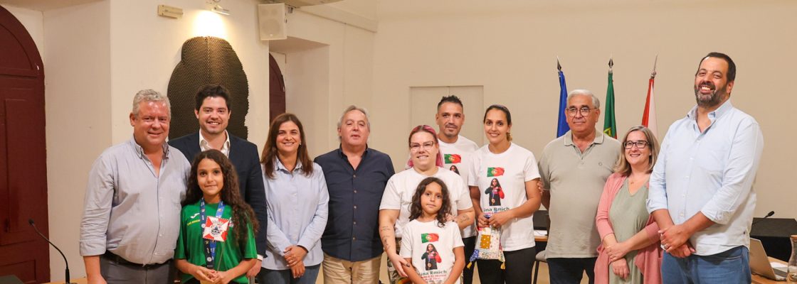 Lina Rmich (Campeã do Mundo em Muaythai Juvenil) recebida em Reunião de Câmara